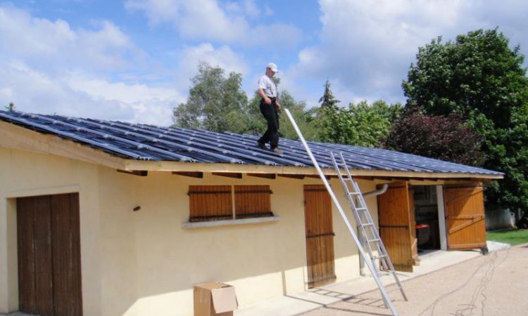 Solutions Soleil Énergie systèmes solaires pour un bâtiment industriel Bourg-en-Bresse